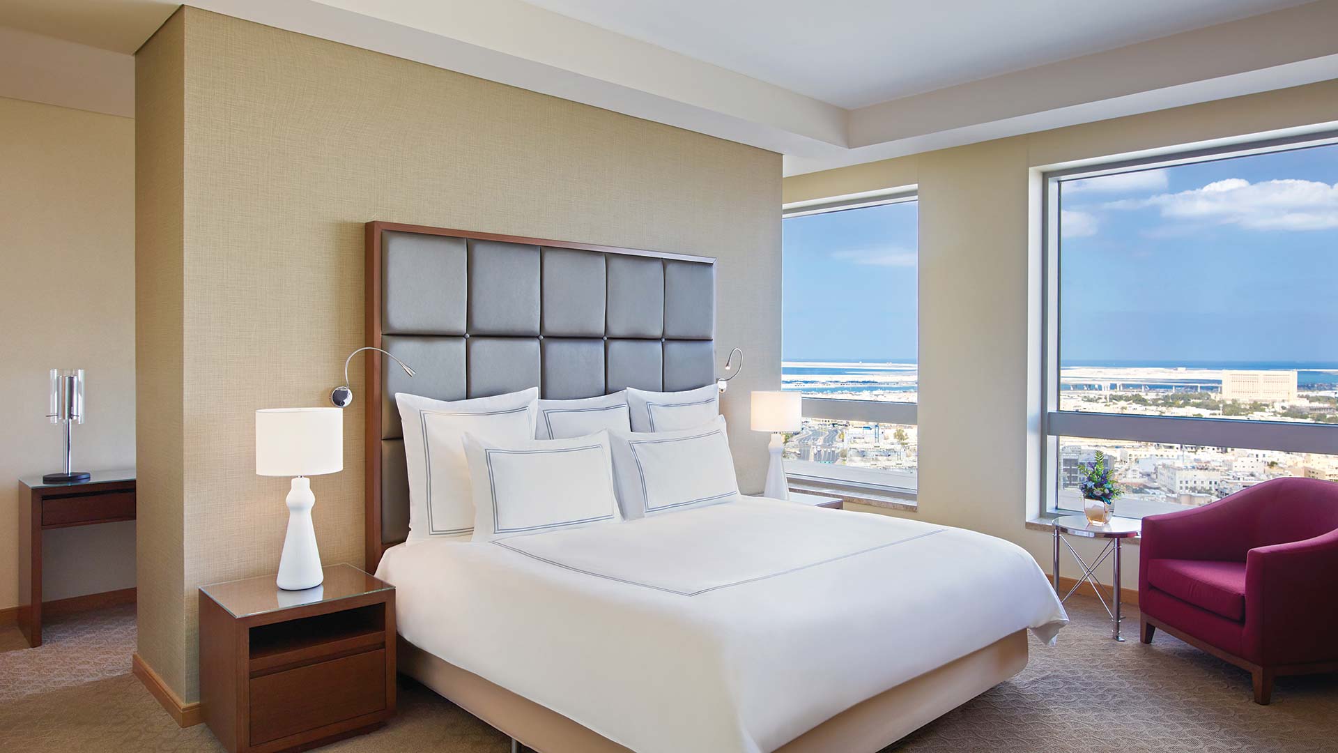 sag-deluxe-suite-bedroom-8006-2