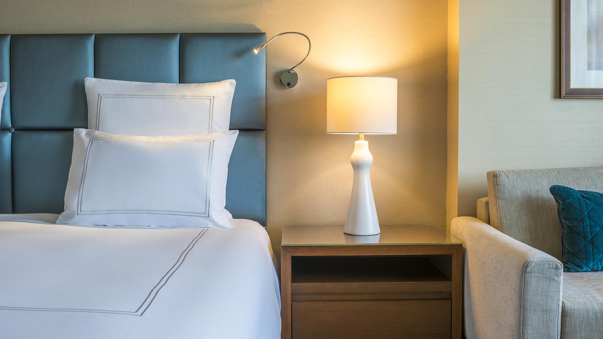 swissotel-al-ghurair-b1p8-classic-room-detail-117-2