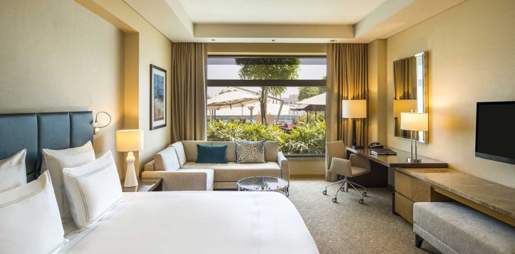 swissotel-al-ghurair-b1p8-premiere-king-301-3
