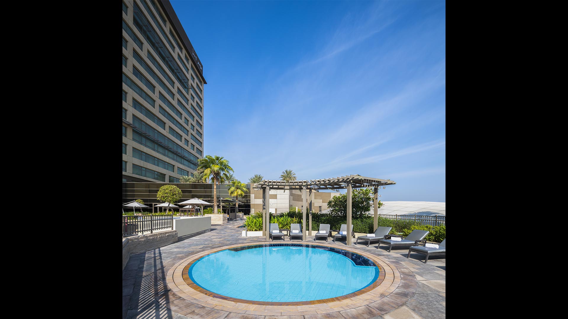 swissotel-al-ghurair-b1p8-swimming-pool-9-edit-2