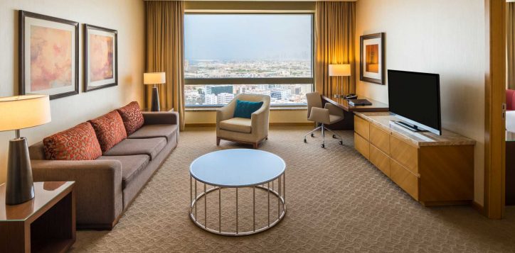 swissotel-al-ghurair-b1p8-classic-suite-living-room-702-2-2