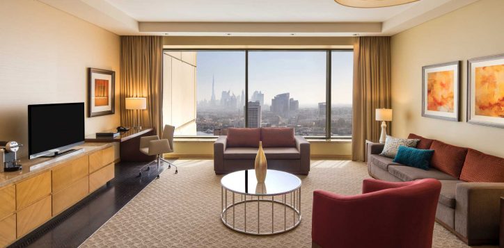 swissotel-al-ghurair-b1p8-deluxe-suite-living-area-3891-2-2