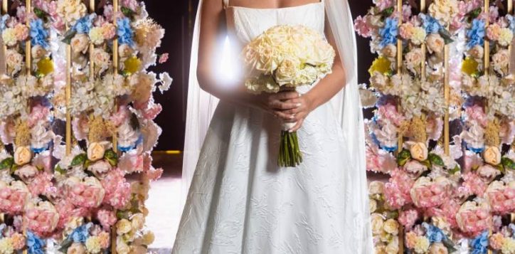 hb1p8-bride-wedding-arch-min-2