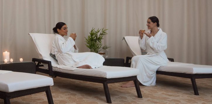women-in-relaxation-area_swissotel-spa-1-2