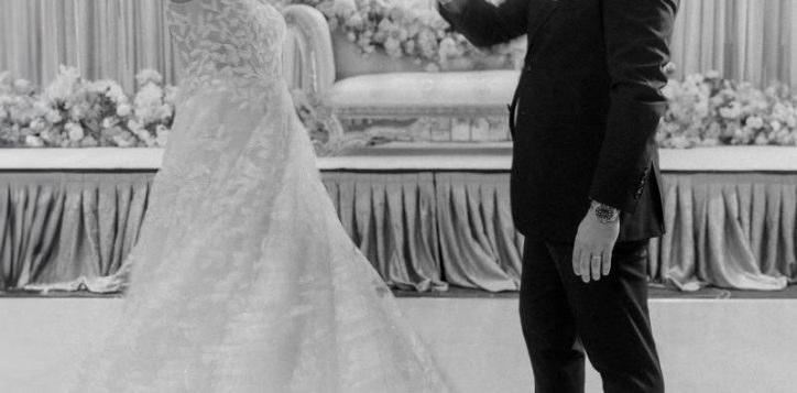 hb1p8-bride-groom-dance-black-white-3-min-2