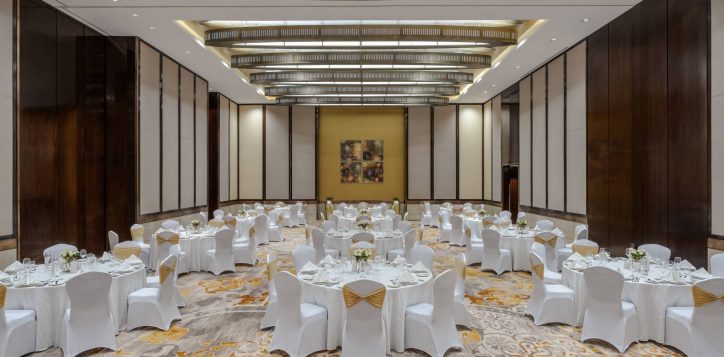 h1p8_ballroom_roundtable_setting_2-2