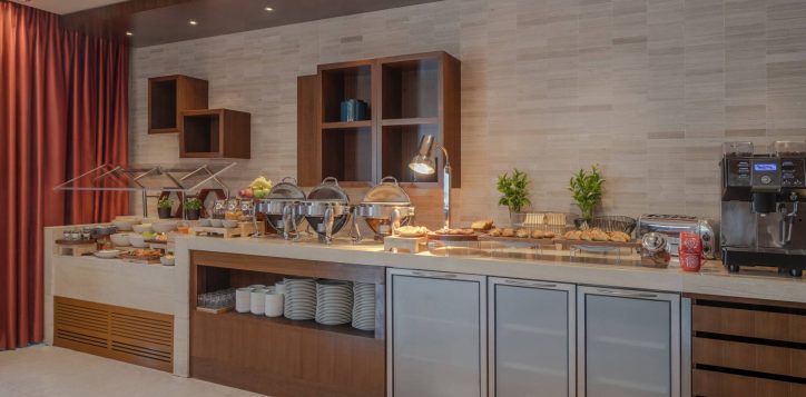 h1p8_executive_lounge_buffet_setup_1-2