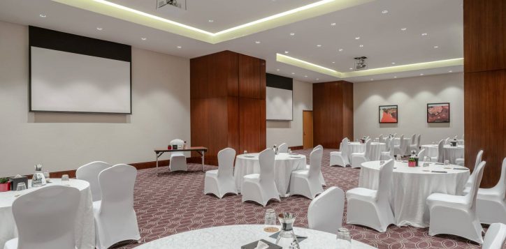 h1p8_meeting_room_classroom_setting_1-2