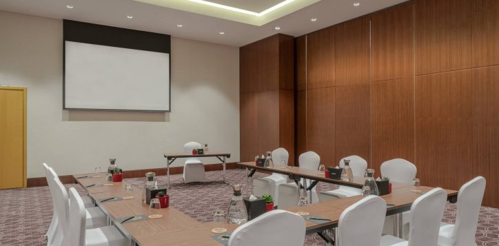 h1p8_meeting_room_u_shaped_setting-2